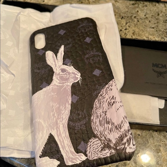 MCM Hide and Seek Bunny IPhone Case - Picture 6 of 8